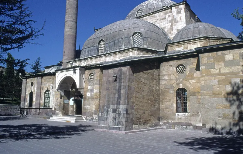 Çankırı Büyük Cami'nin (Sultan Süleyman Camii) kubbeleri ve girişi
