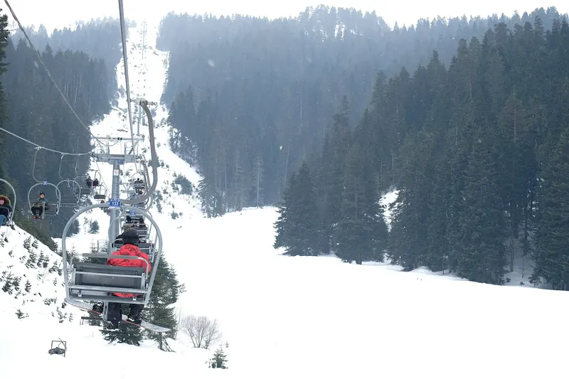 Ilgaz Dağı'nda telesiyej ve karlı kayak pisti